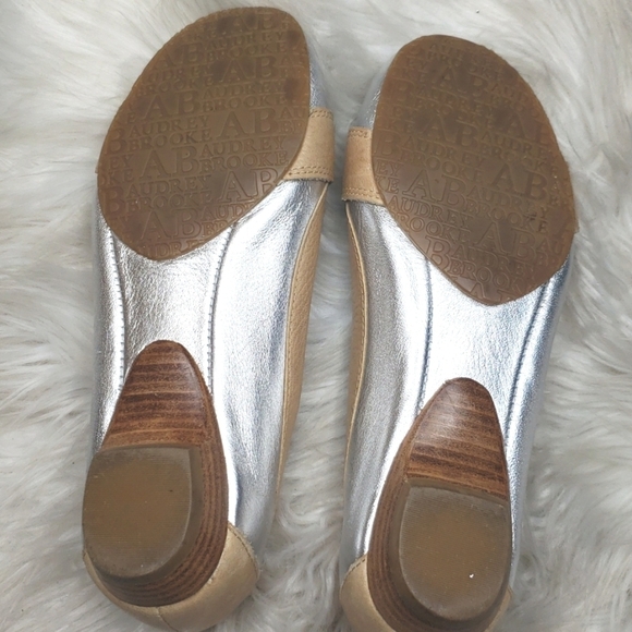 Audrey Brooke Cameo Loafers 6M Silver/Tan comfort - Picture 5 of 6